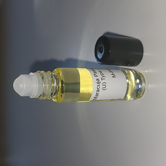 Maracuja Passion Fruit (U) Body Oil - 1/3 oz. - Picture 2 of 2